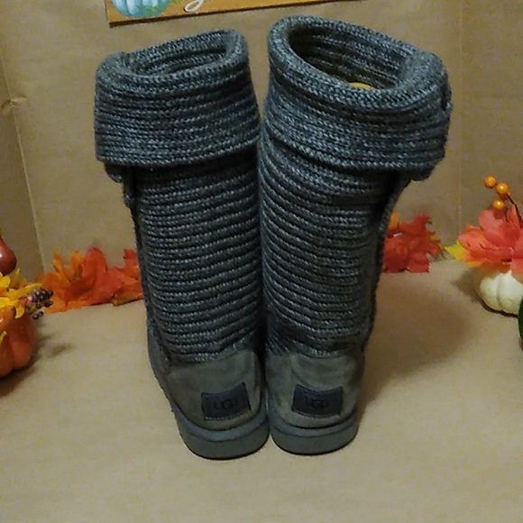 UGG boots sz 8 - Picture 4 of 6